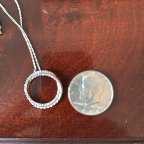 David Yurman Silver Circle Pendant Necklace with diamonds - Picture 4 of 6